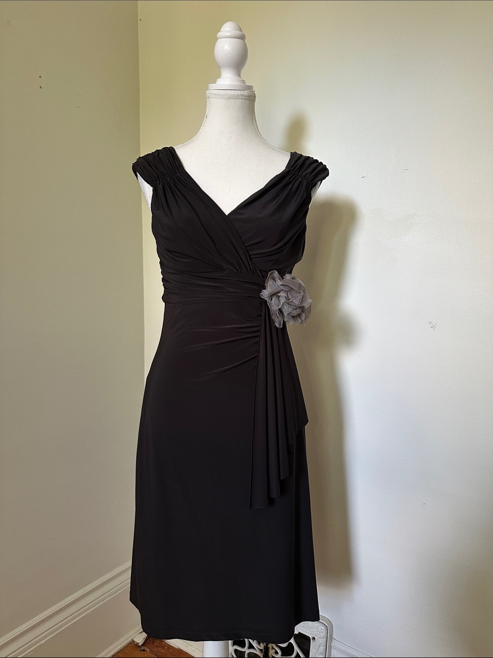 NWT RW&CO Black Floral Applique Whimsigoth Rusched Drape Formal Midi Dress Small